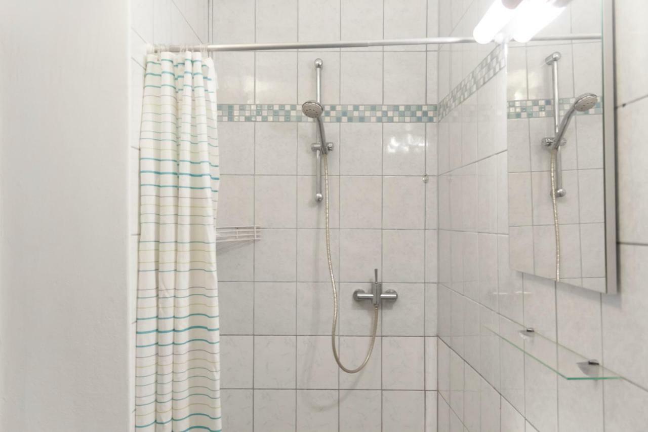 Trending Apartment Wina Bagian luar foto